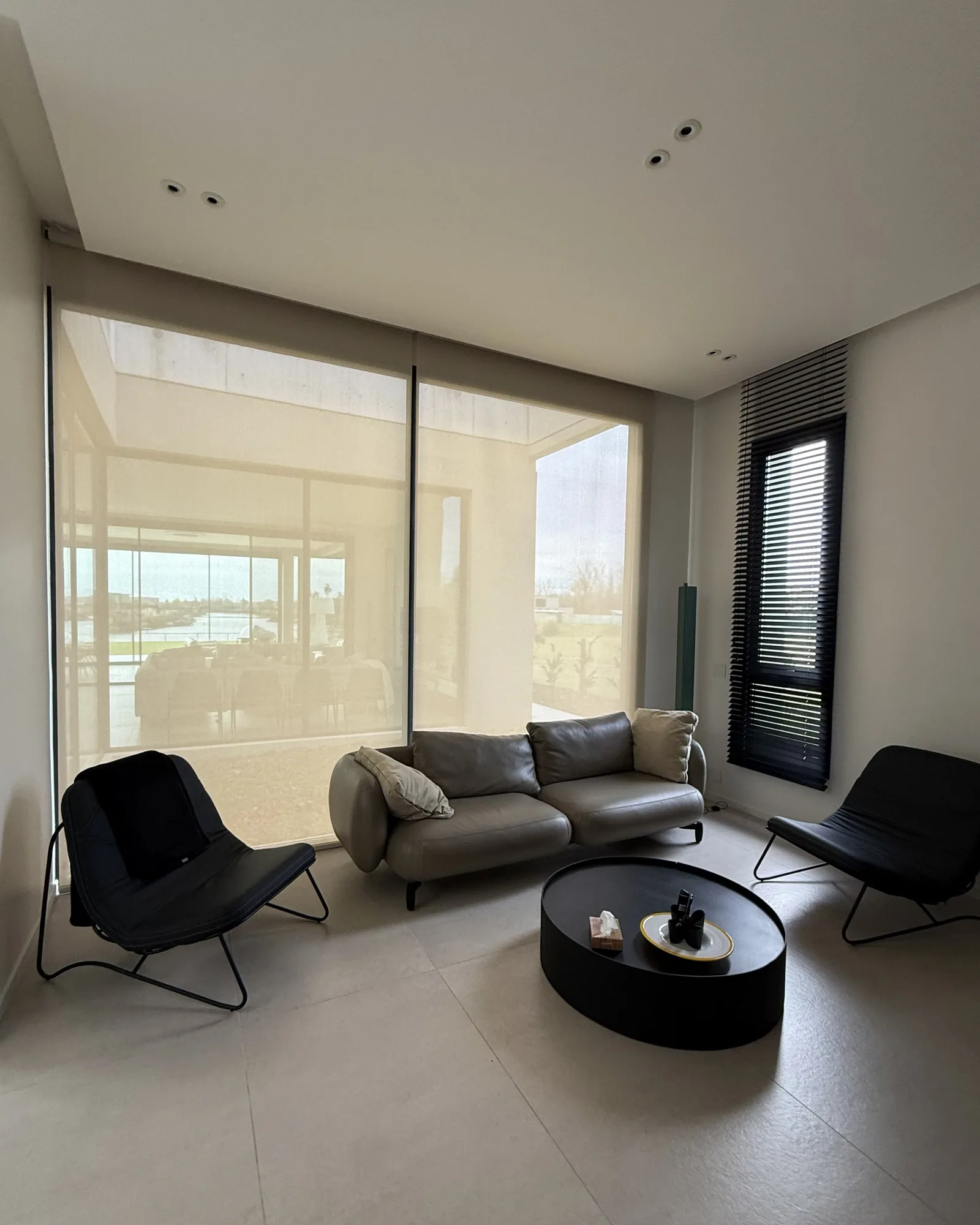 Roller Screen — foto 1